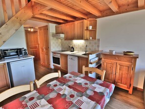 Fridge, microwave, dishwasher, coffee/tea maker