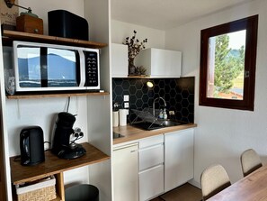 Fridge, microwave, stovetop, coffee/tea maker