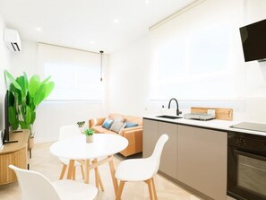 Fridge, microwave, oven, coffee/tea maker