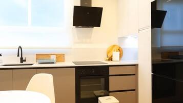 Fridge, microwave, oven, coffee/tea maker
