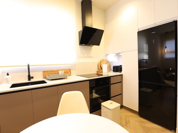 Fridge, microwave, oven, coffee/tea maker