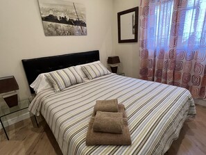 1 bedroom, bed sheets