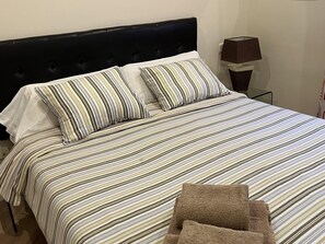 1 bedroom, bed sheets