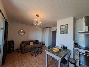 TV - 4-sleeper apartment with parking at Grau d'Agde (Le Grau d'Agde)