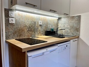 Réfrigérateur, micro-ondes, lave-vaisselle