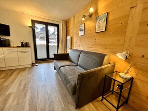 TV - Renovated studio in village center with balcony (Samoëns)