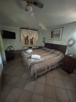 6 bedrooms, iron/ironing board, WiFi, bed sheets - Charming 6-Bedroom Villa with Pool, Terrace & Views – Todi (Todi)