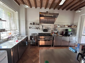 Microonde, forno, piano cottura, lavastoviglie