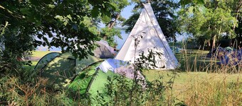 Tipi camp for groups directly on the lake, lake district