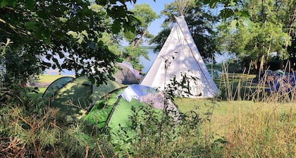 Tipi camp for groups directly on the lake, lake district