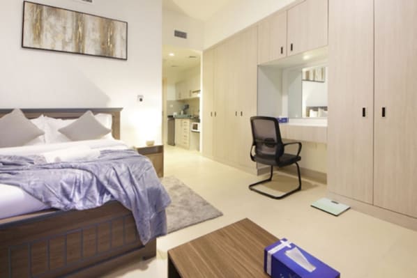 Iron/ironing board, WiFi, bed sheets