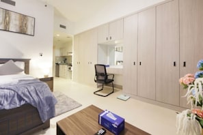 Iron/ironing board, WiFi, bed sheets