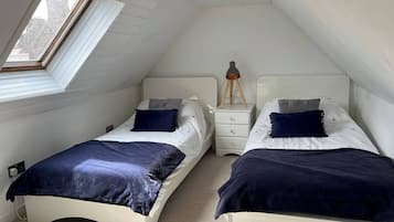 3 bedrooms, iron/ironing board, free wired internet, bed sheets