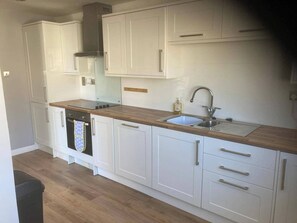 Fridge, microwave, oven, stovetop - Costal Cottage -boddam-sleeps6- Pet Friendly (Peterhead)