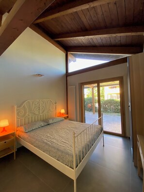 3 bedrooms, WiFi, bed sheets - ChaletSoleLuna sea view, Italian Villa, Riccione Misano, Pet Friendly! (Emilia-Romagna)