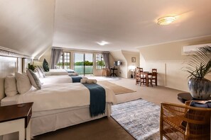 Caja de seguridad en la habitación y cortinas blackout 