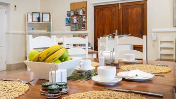 Free daily cooked-to-order breakfast