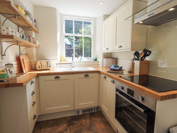 Cookware/dishes/utensils