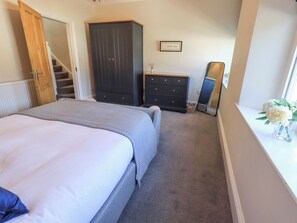 4 bedrooms, individually decorated, individually furnished, free WiFi