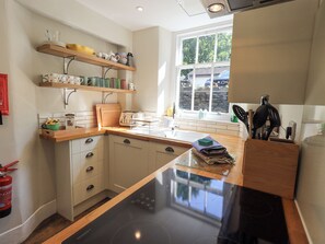 Køkkentøj/tallerkener/redskaber