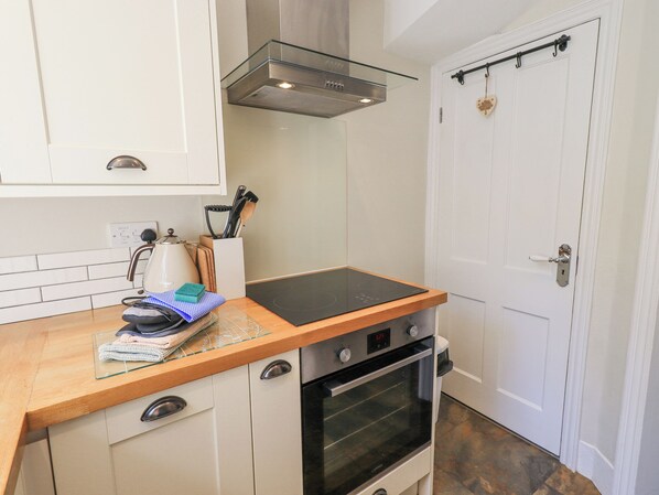 Cookware/dishes/utensils