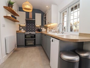 Dishwasher, cookware/dishes/utensils - The Alms House East (Gloucester)