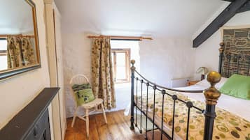 5 bedrooms, individually decorated, individually furnished, free WiFi