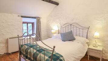 5 bedrooms, individually decorated, individually furnished, free WiFi