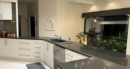 Waterlink Retreat - canal views with easy access to both the canal and the river