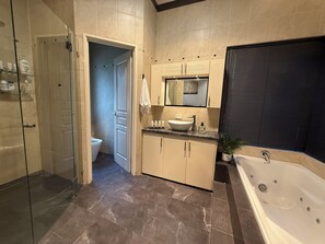 Jetted bath, towels, soap, toilet paper
