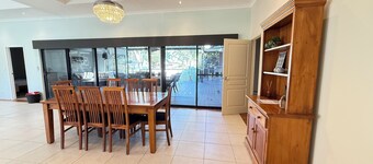 Waterlink Retreat - canal views with easy access to both the canal and the river