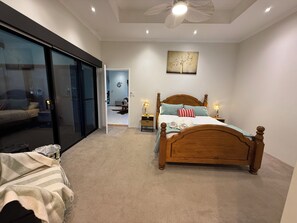 4 bedrooms, iron/ironing board, WiFi, bed sheets