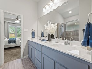 Hair dryer, towels - Denton Den / Extended Stay Retreat + Game Loft (Denton)
