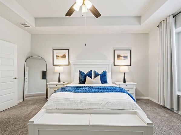 4 bedrooms, desk, iron/ironing board, travel cot - Denton Den / Extended Stay Retreat + Game Loft (Denton)