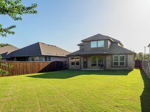 Exterior - Denton Den / Extended Stay Retreat + Game Loft (Denton)