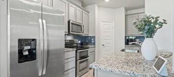 Modern 4BR, 3BA home in Denton with upstairs game room, blackout curtains, and a queen pullout sofa. Just minutes from UNT and Texas Motor Speedway. Sleeps 10.