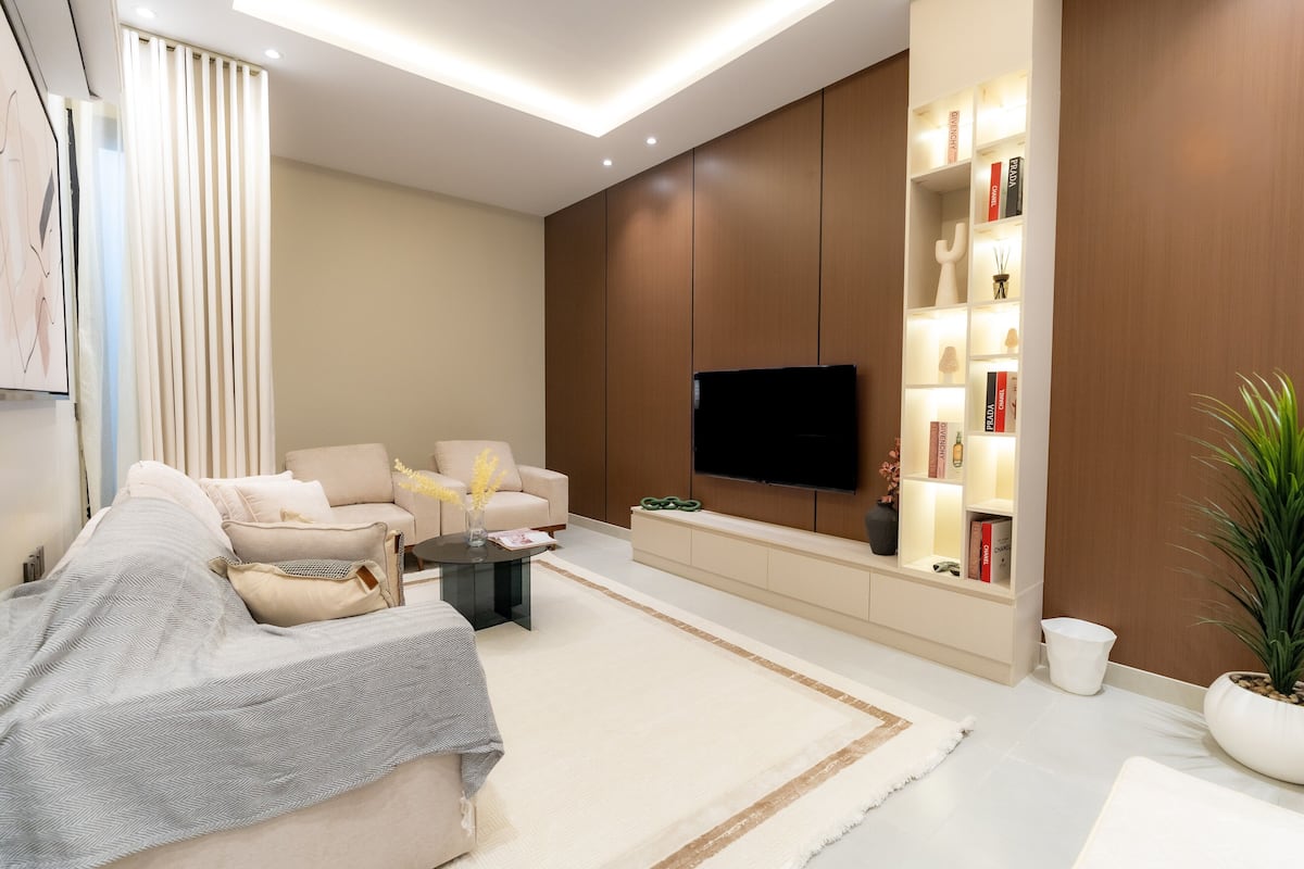 Appartement Premium, 1 très grand lit | Coin séjour | TV connectée de 40 pouces avec chaînes numériques
