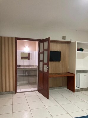 Family Quadruple Room, Garden View | Minibar, laptop workspace, blackout drapes, free WiFi - Pousada Pau Brasil Ubu (Anchieta)
