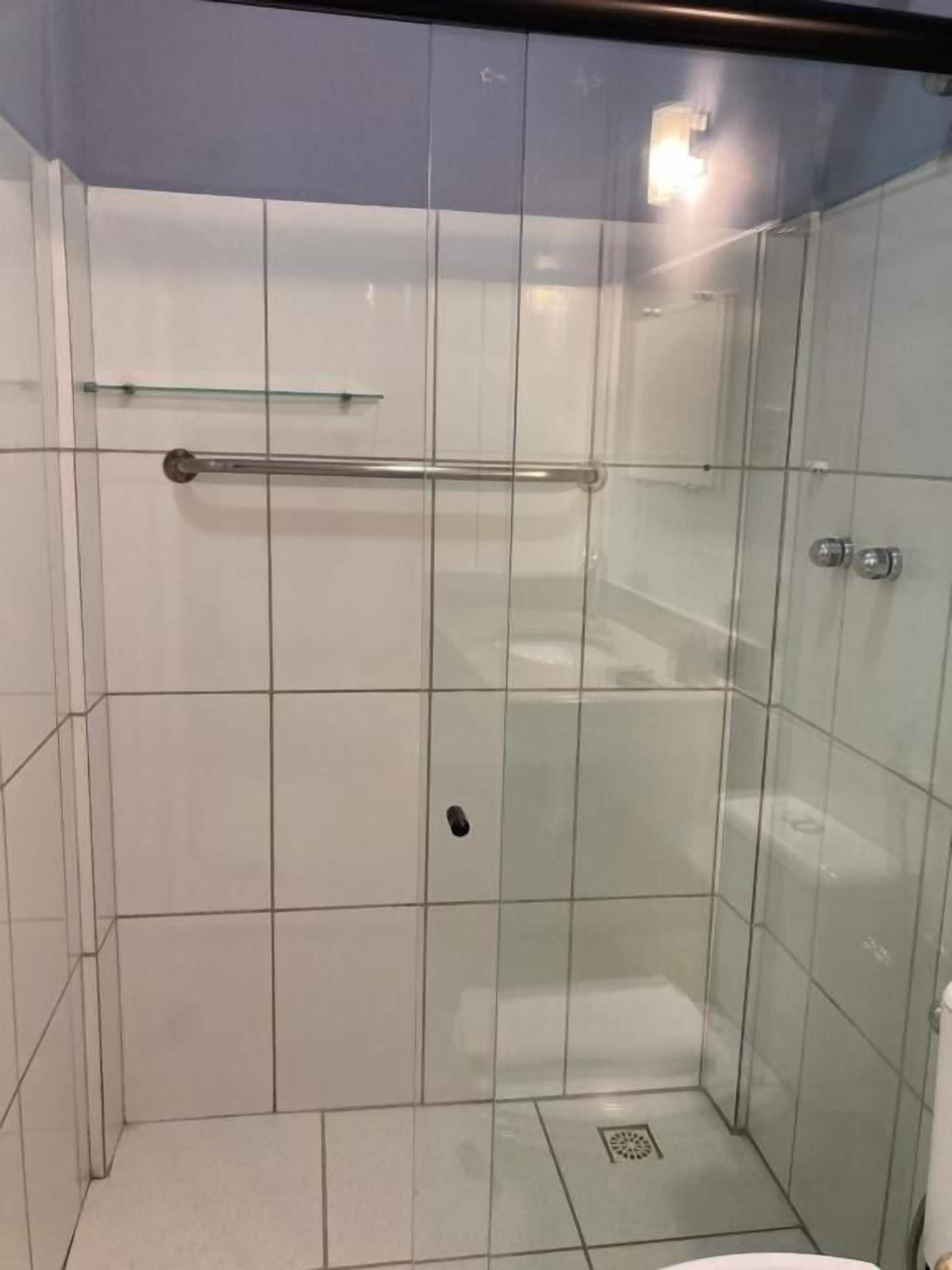Dusche, Handtücher, Seife, Shampoo