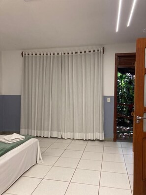 Family Quadruple Room, Garden View | Minibar, laptop workspace, blackout drapes, free WiFi - Pousada Pau Brasil Ubu (Anchieta)