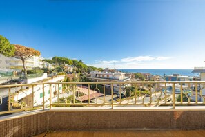 Classic Apartment | Balcony
