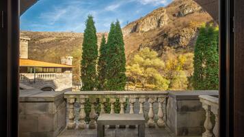 Luksussviitti, parveke, jokinäköala | Silitysrauta/-lauta, ilmainen Wi-Fi