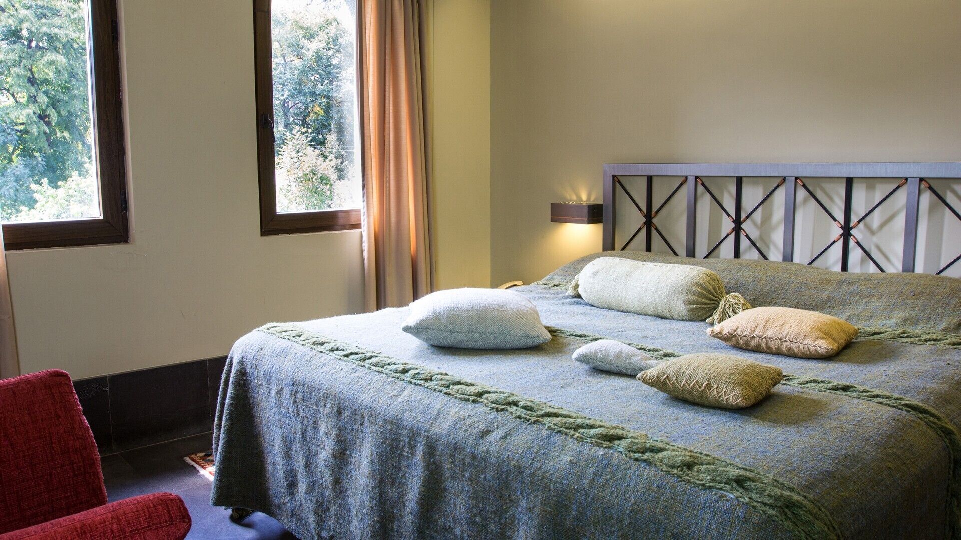 Suite Room with view | Iron/ironing board, free WiFi