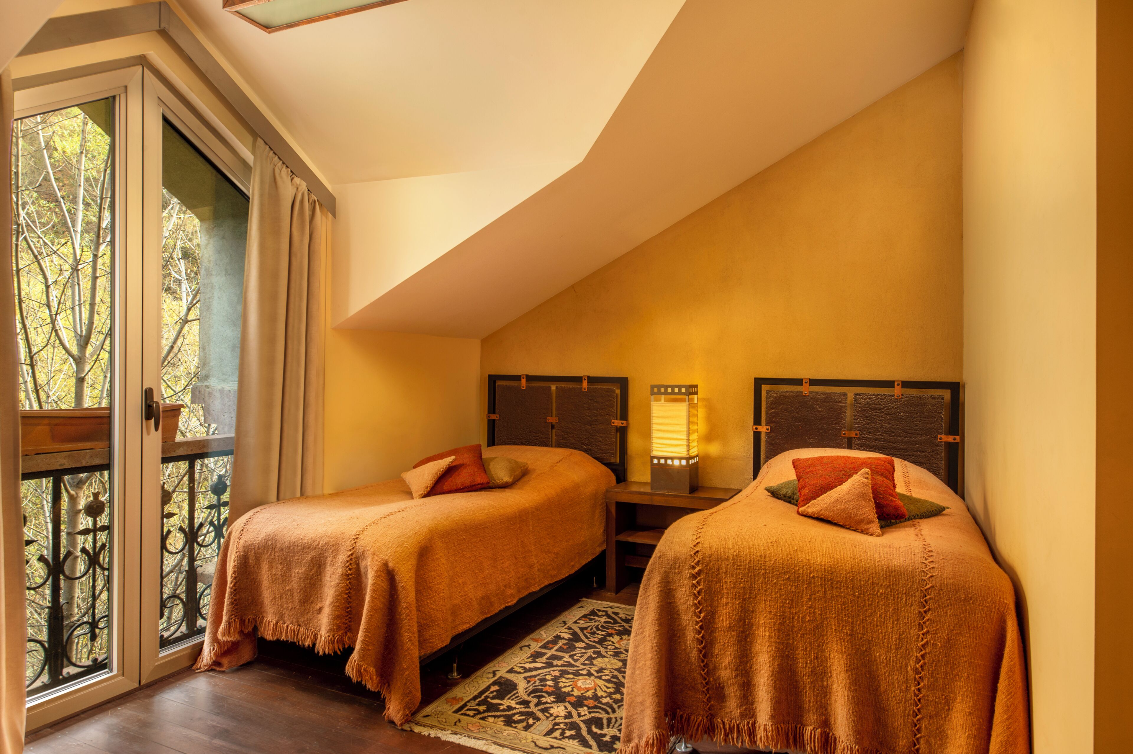 Standard Twin Room | Iron/ironing board, free WiFi