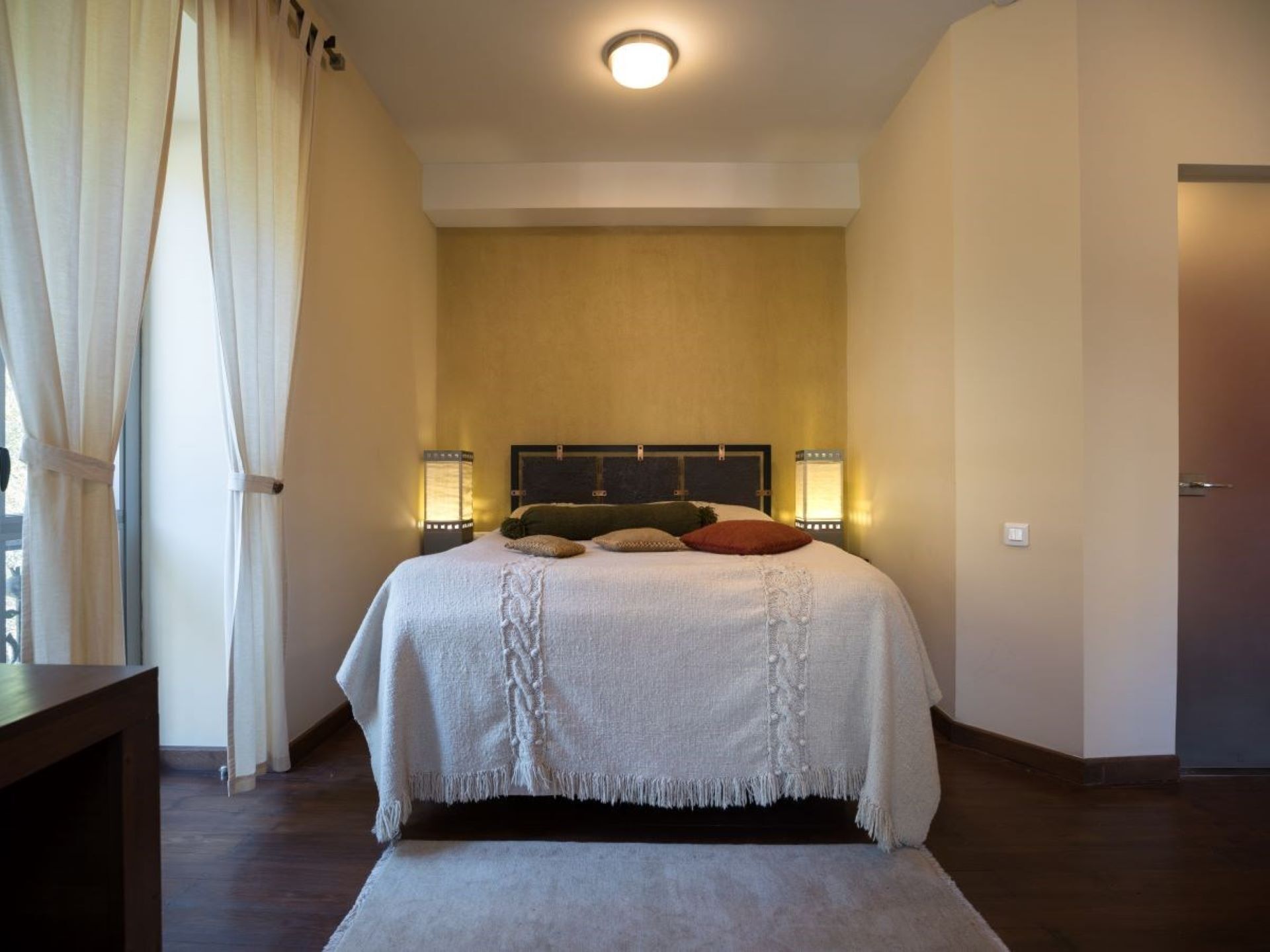 Double room with river view, 2nd building | Iron/ironing board, free WiFi