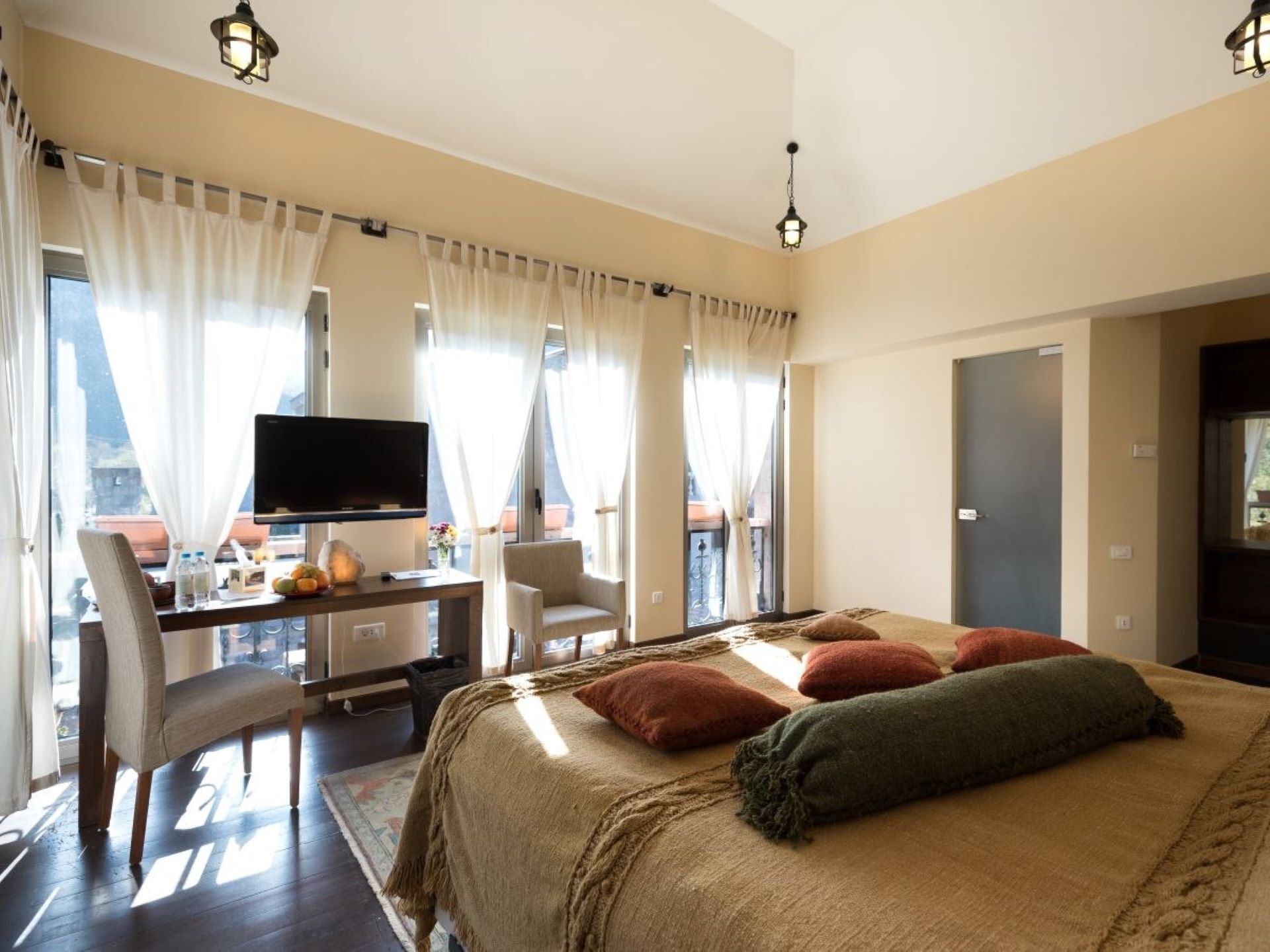 Junior-Doppelzimmer, Flussblick | Bügeleisen/Bügelbrett, kostenloses WLAN