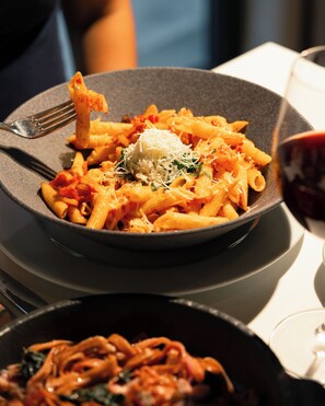 Family dining - Tufenkian Avan Dzoraget Hotel (Dzoraget)