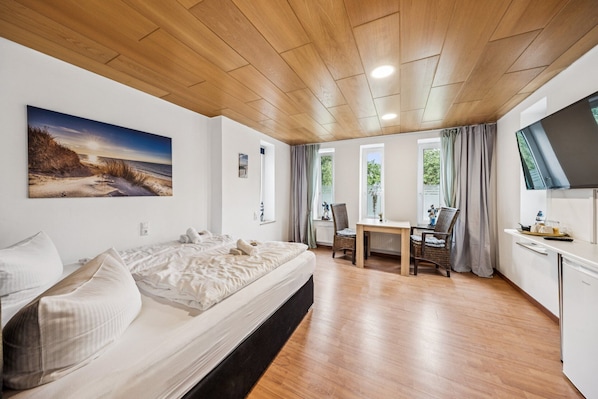 1 bedroom, desk, travel crib, free WiFi