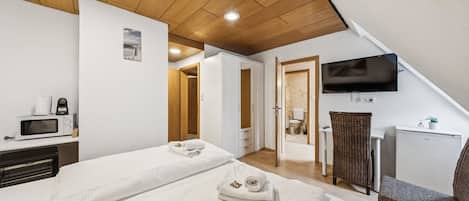 2 Schlafzimmer, Schreibtisch, Reisekinderbett, kostenloses WLAN