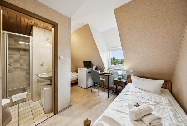 1 bedroom, desk, travel crib, free WiFi